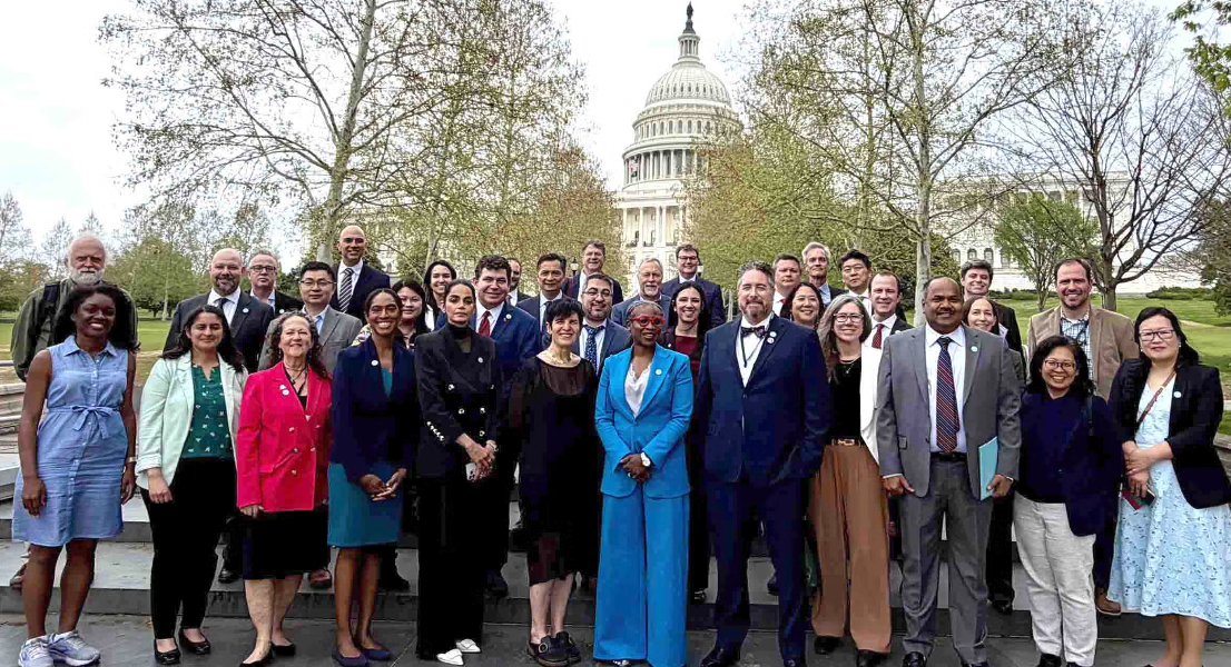 Group photo in front of the white house, with Professor Dorit Hanein standing in front